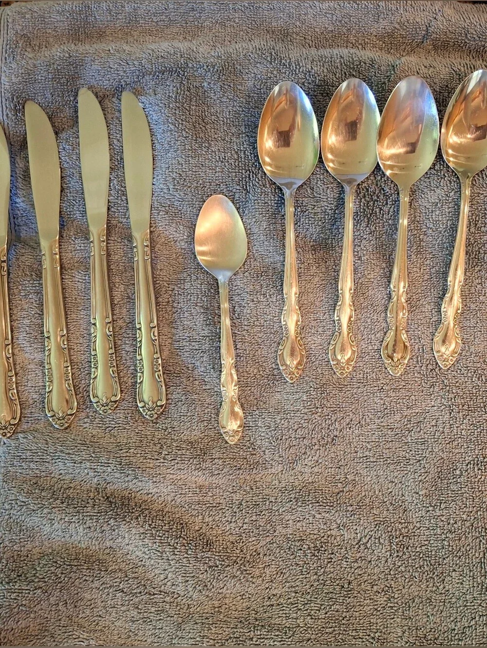 Ornate Stainless Steel Flatware Set - Polished Silver Finish 14 Pieces